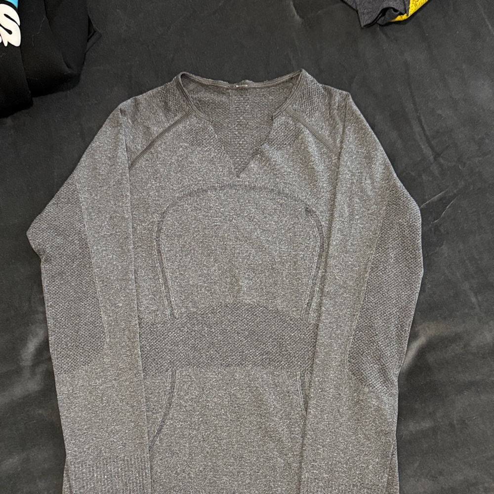 Lululemon athletica Grey Long Sleeve Tee - Picture 2 of 7